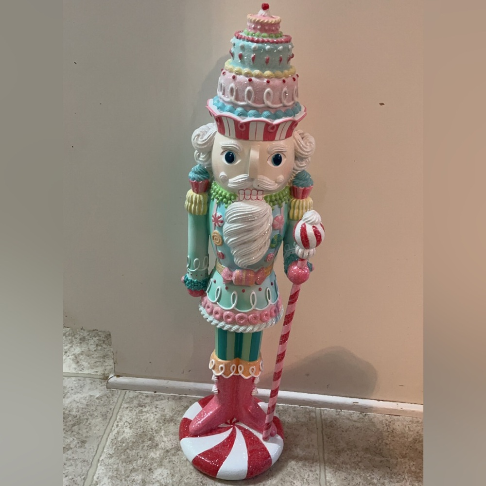 Candyland nutcracker - Picture 3 of 3